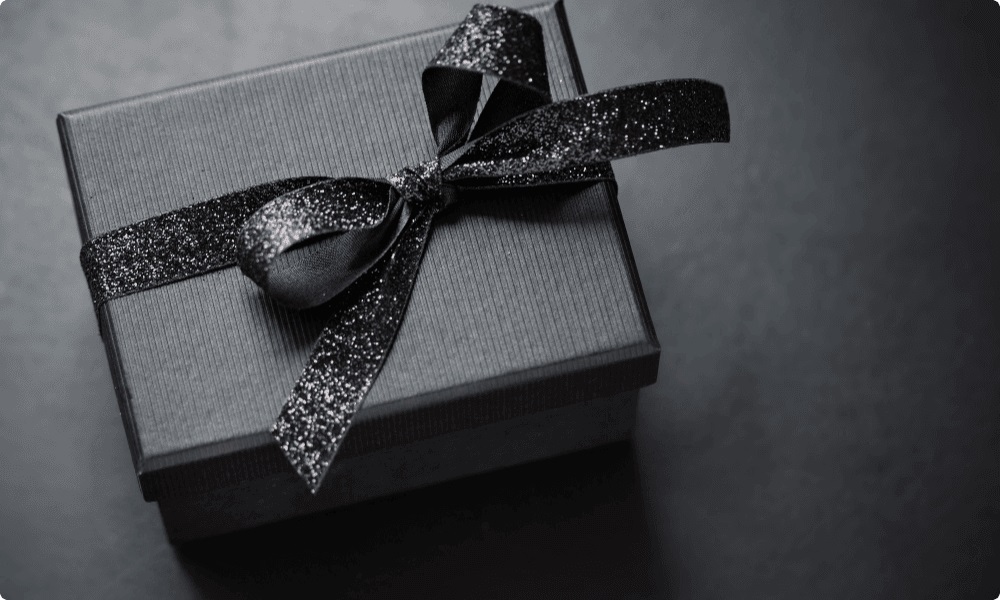 How Can You Use Expressive Presents to Win Over Your Men?